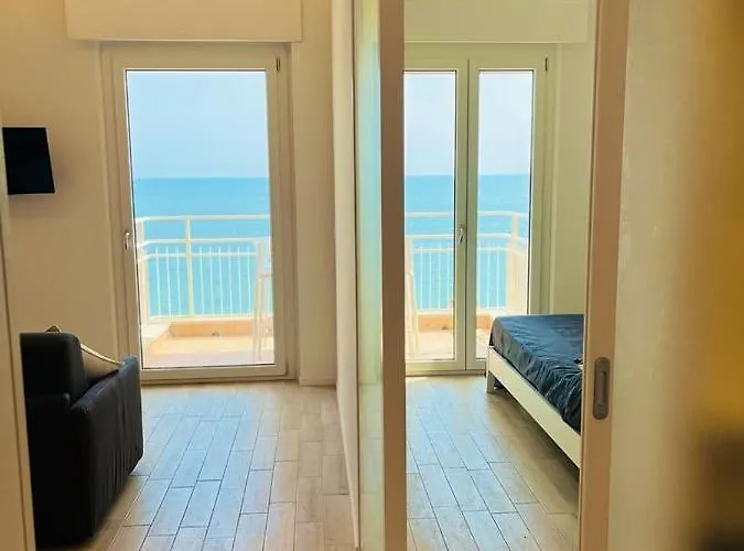 La Finestra Sul Mare A 20 Mt Dal Mare Apartment *